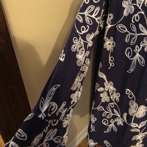 FORGOTTEN GRACE boho navy/white blouse size medium - Picture 3 of 8